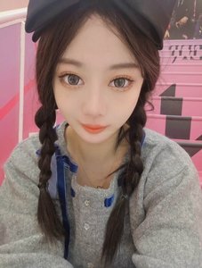 浅浅（00，放荡风，本人照片） - 小蛋糕