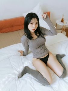 奈々美ななみ🇯🇵抱操一绝 小巧玲珑 - 泗月